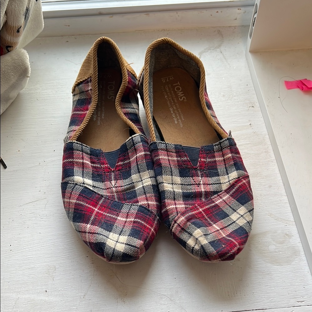 Toms Plaid Flats in Red and Blue